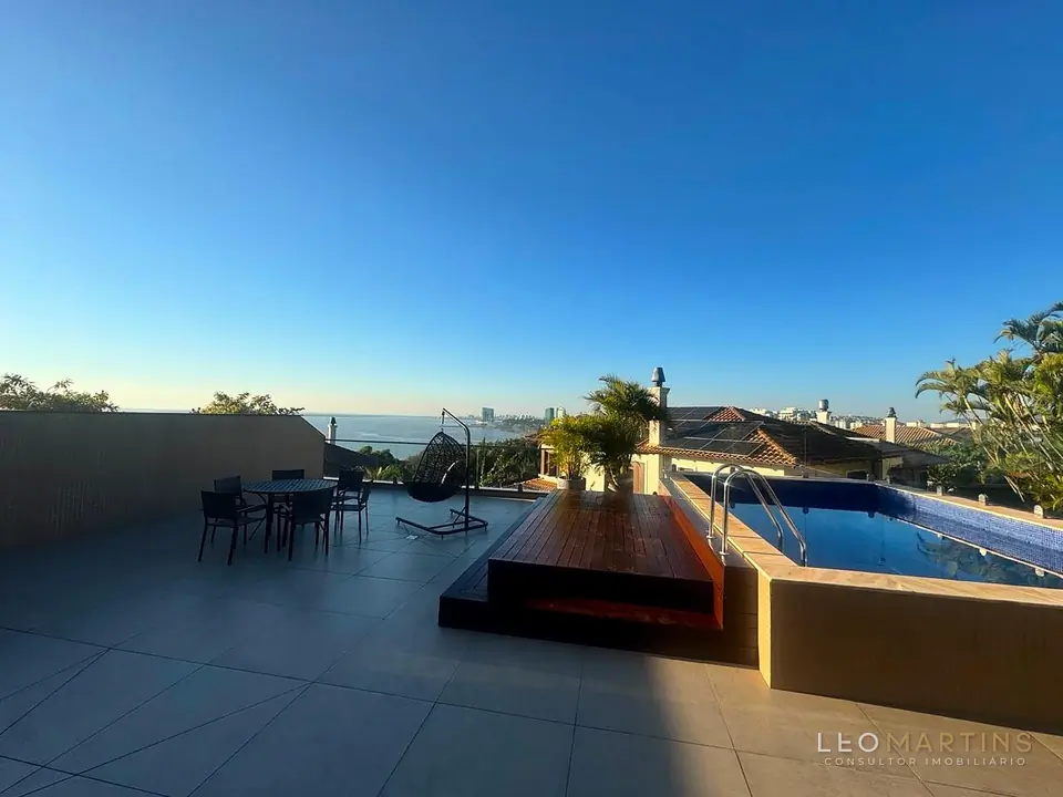 Terraço com piscina e vista